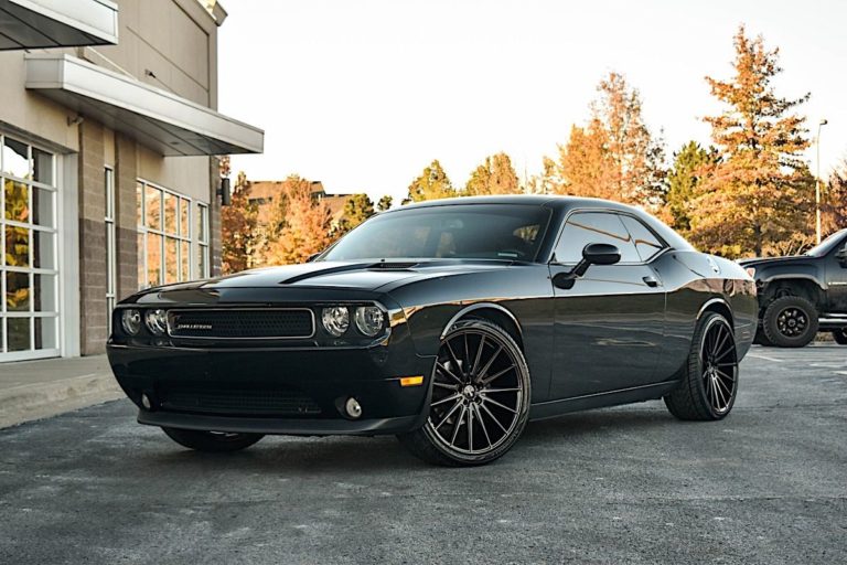 Dodge Challenger Black Giovanna Gianelle Verdi Wheel Wheel Front