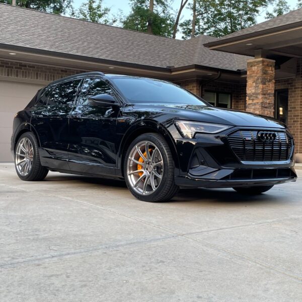 Audi E-Tron with 22×10-inch Forgeline GTD1 5-Lug Open