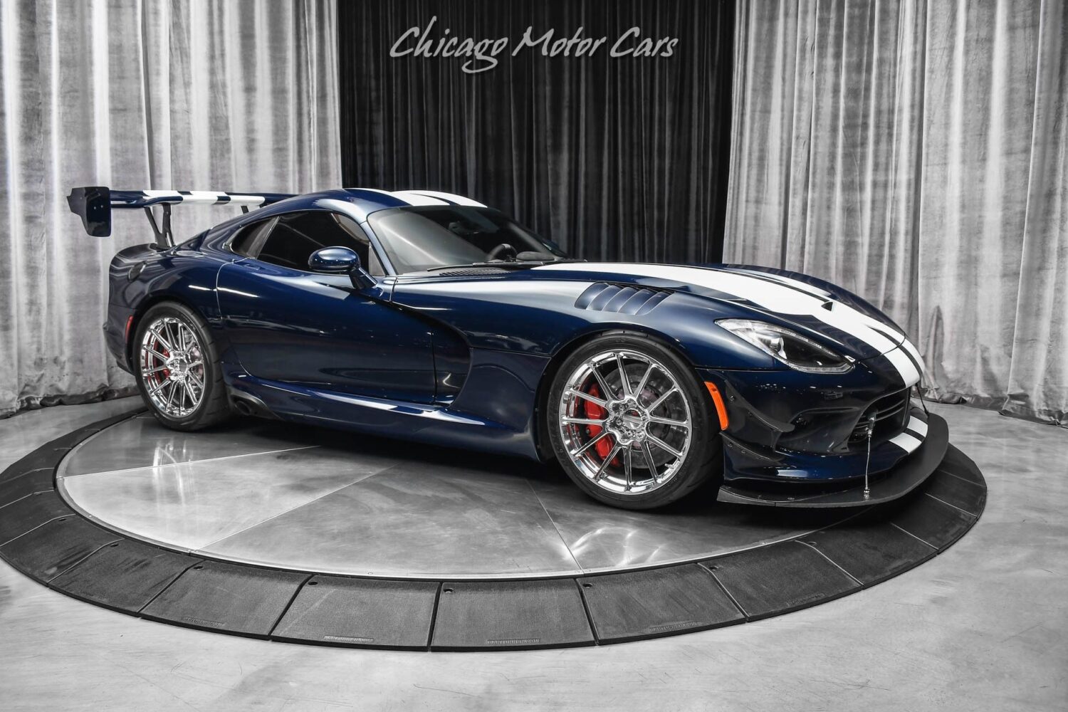 Dodge Viper with 19×11 and 19×13-inch Forgeline GA1R-6
