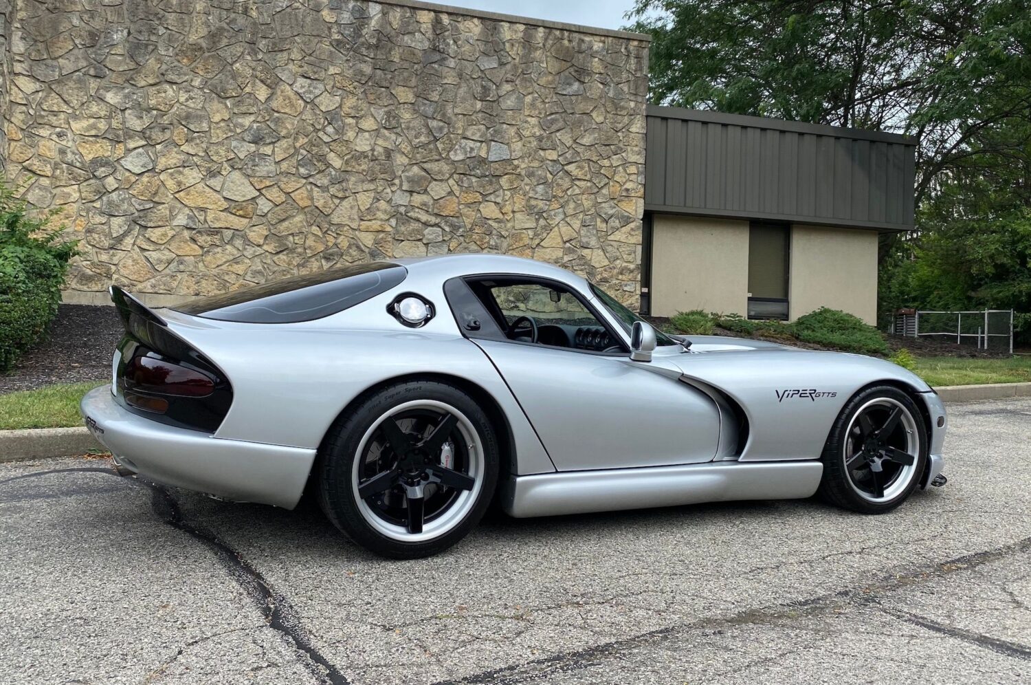 Dodge Viper with 19×10.5 and 19×13-inch Forgeline AL300
