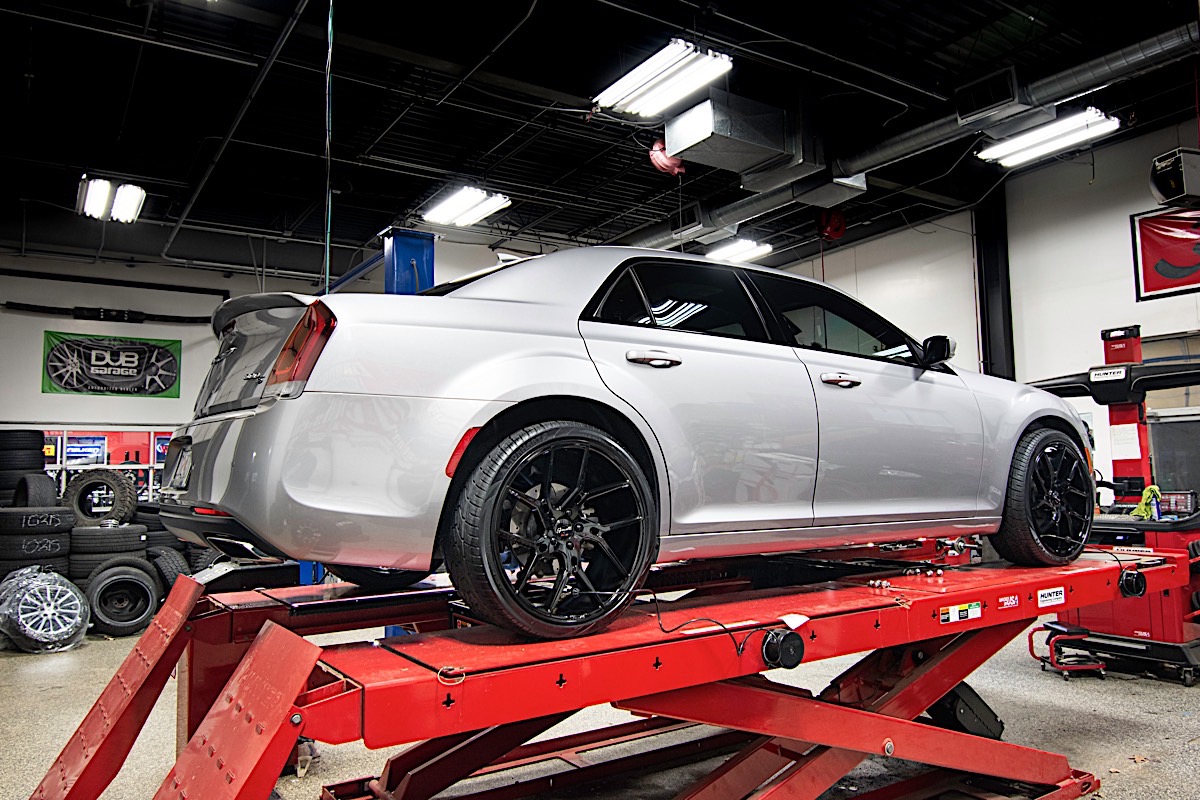 Chrysler 300C with 22×9 and 22×10.5-inch Giovanna Gianelle Dilijan
