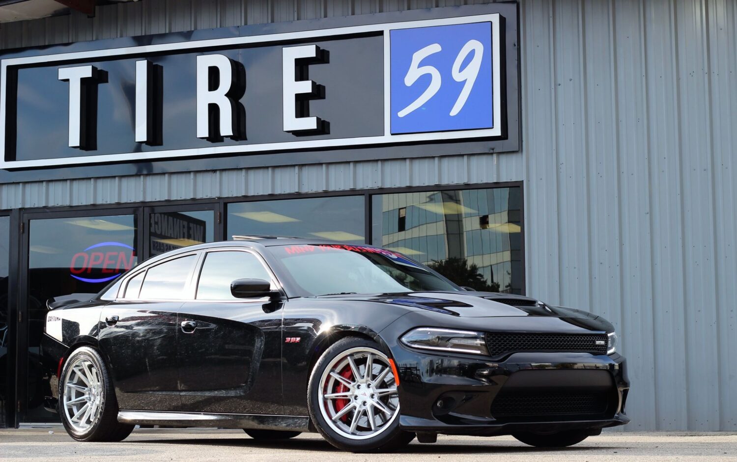 Dodge Charger with 20×9 and 20×11.5-inch Ferrada CM2
