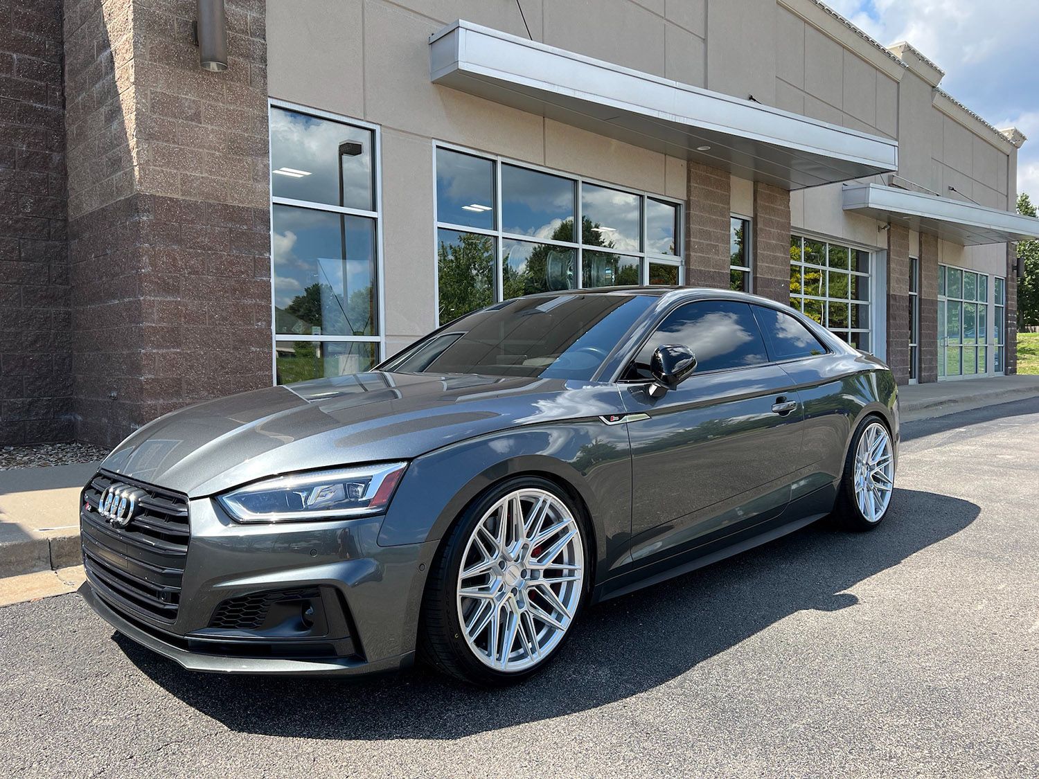 Audi S5 B9 with 20×10.5-inch Vossen HF-7
