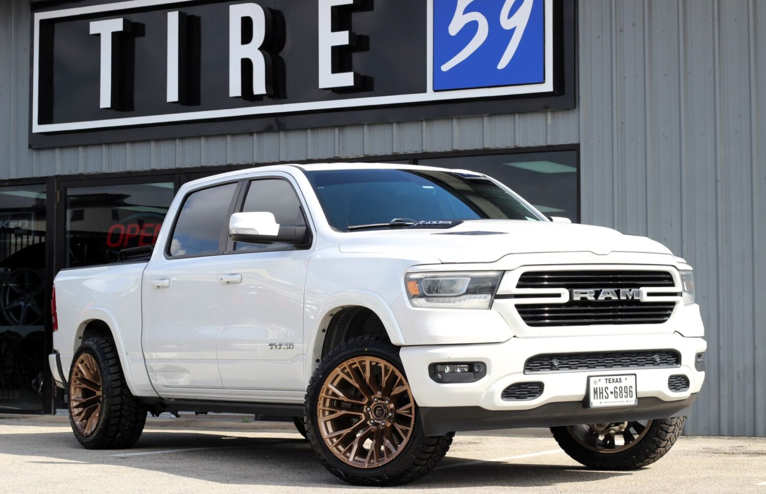Dodge Ram with 22×11-inch Fuel Off-Road Rebar 6 D850
