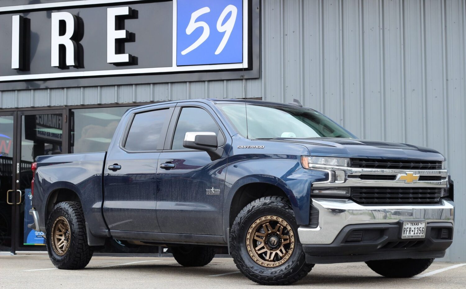 Chevrolet Silverado with 17×9-inch Fuel Off-Road Syndicate D811
