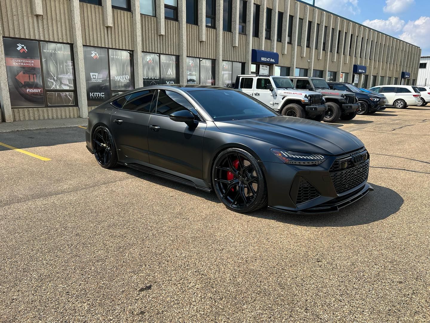 Audi RS7 C8 with 23-inch Vossen HF-5
