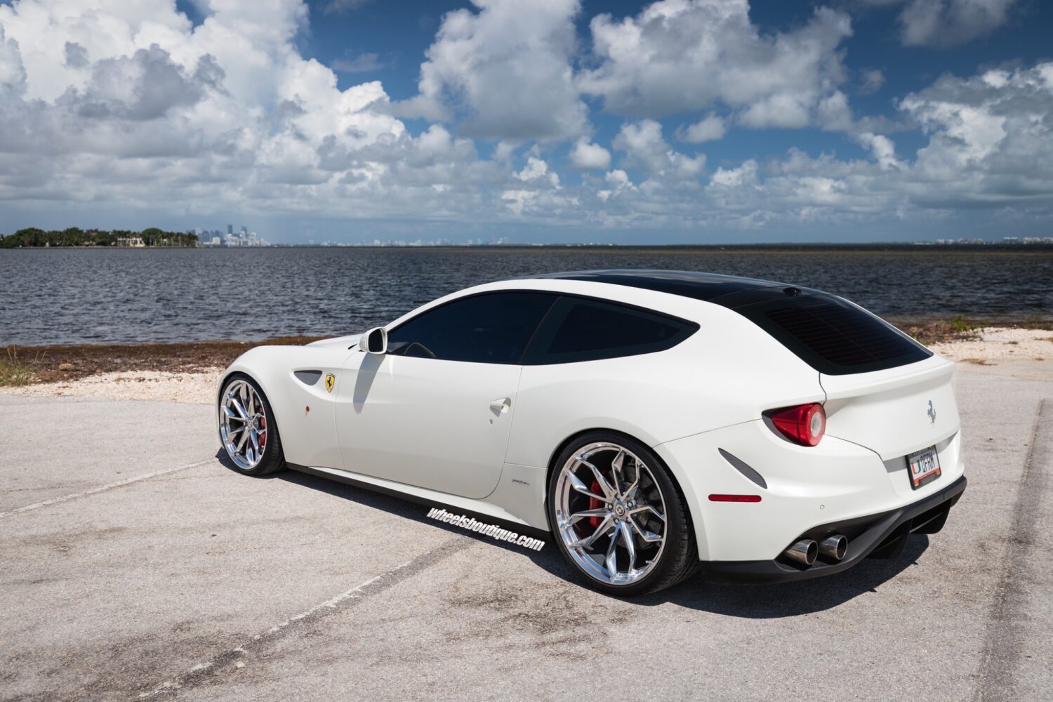 Ferrari FF with 21×9.5 and 22×12-inch HRE P201
