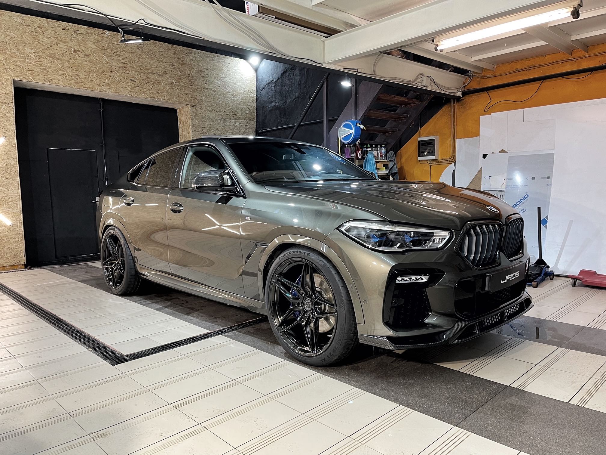 BMW X6 G06 with 23×10.5 and 23×12-inch Rusch R0440