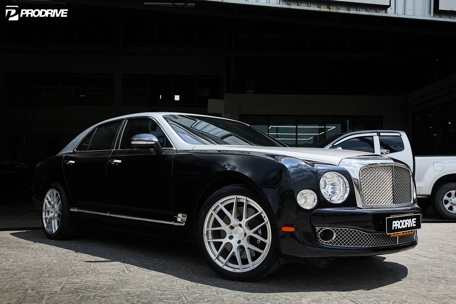 Bentley Mulsanne with 20-inch BC Forged HB04
