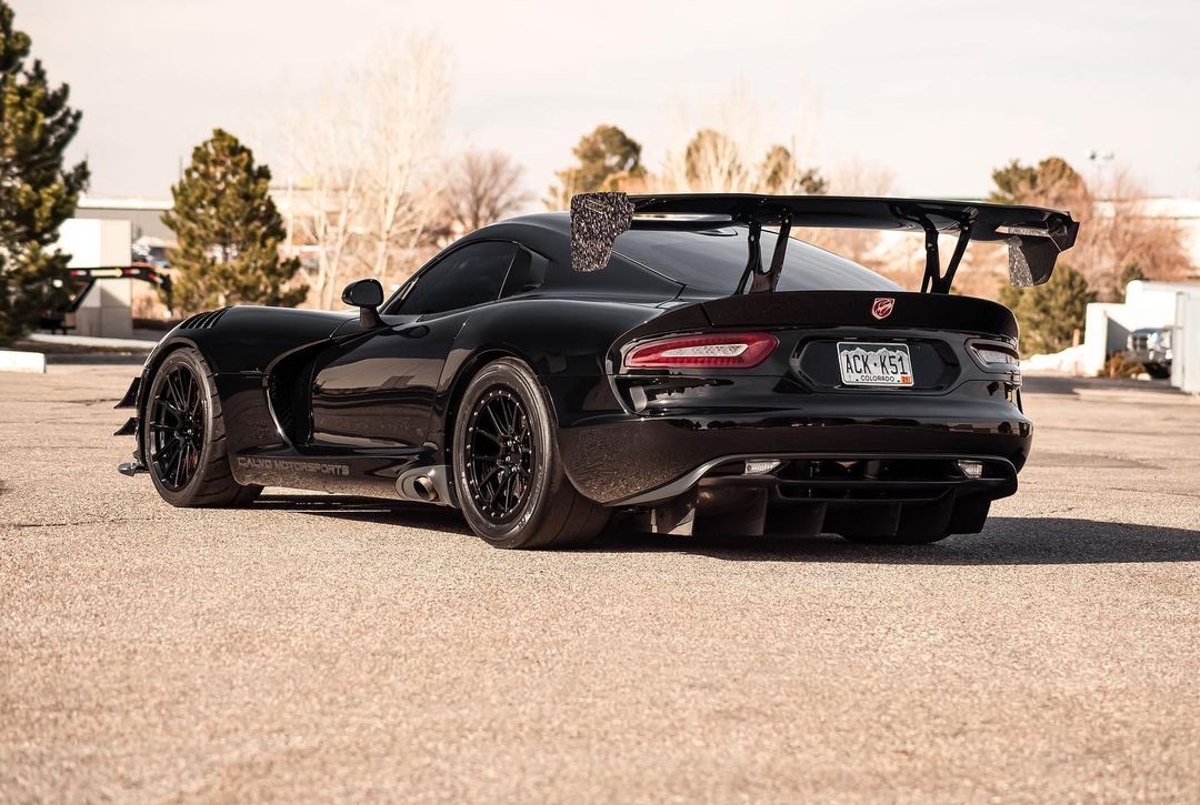 Dodge Viper with 19×11 and 18×13-inch Forgeline GS1R-6 Beadlock
