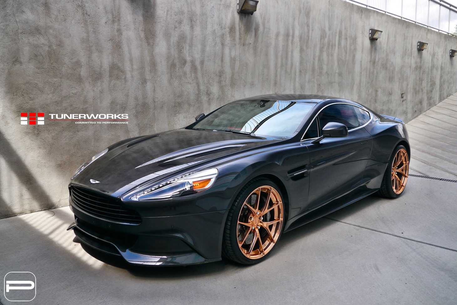 Aston Martin Vanquish with 21-inch PUR 4OUR
