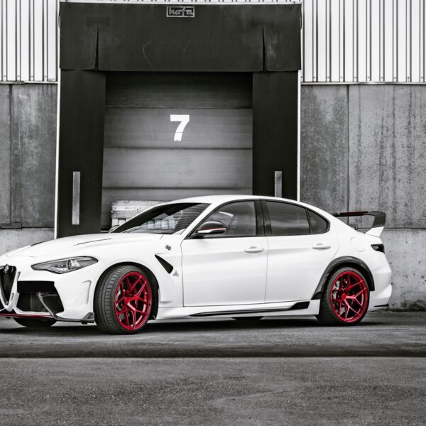 Alfa Romeo Giulia Quadrifoglio with 20×9.5 and 20×11-inch Korbach Forged PS1