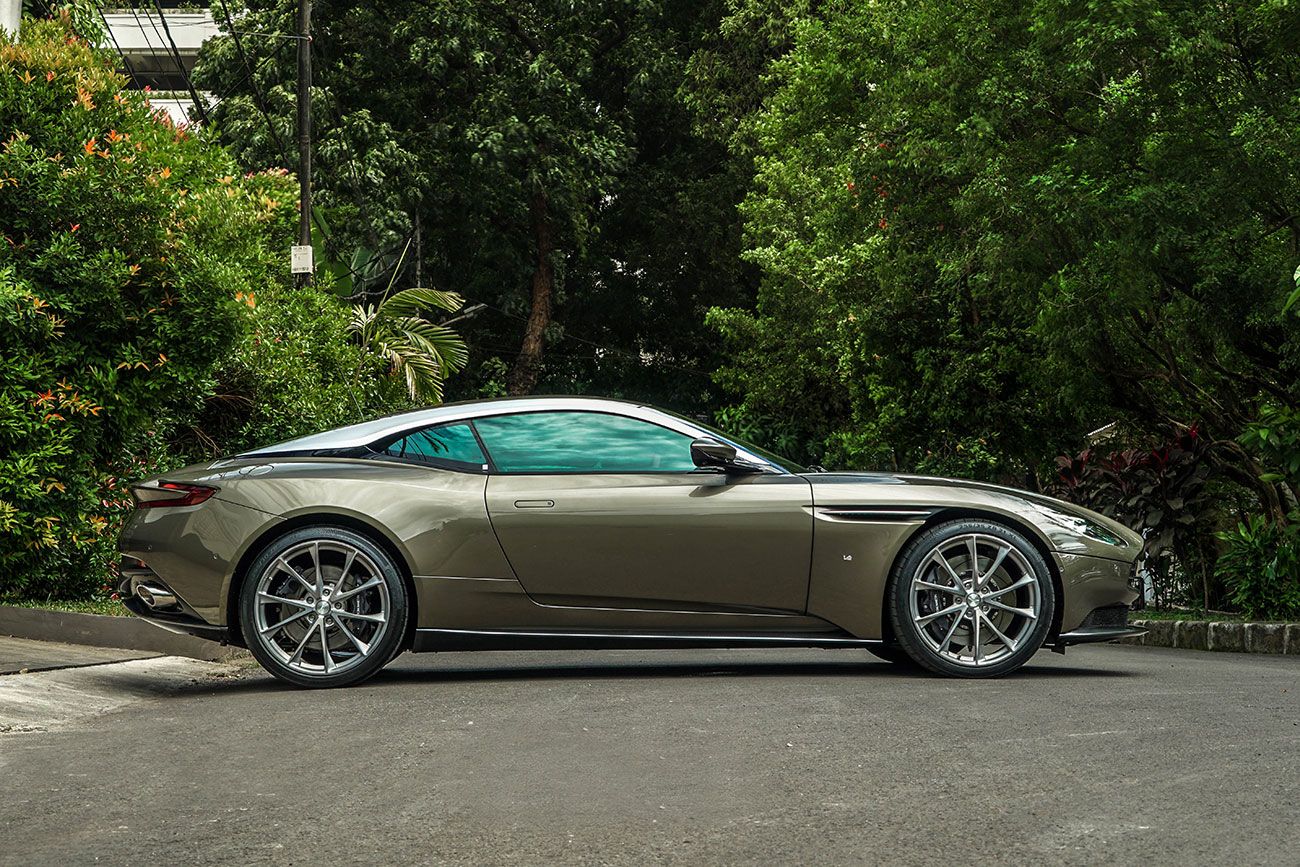 Aston Martin DB11 with 21-inch HRE P204
