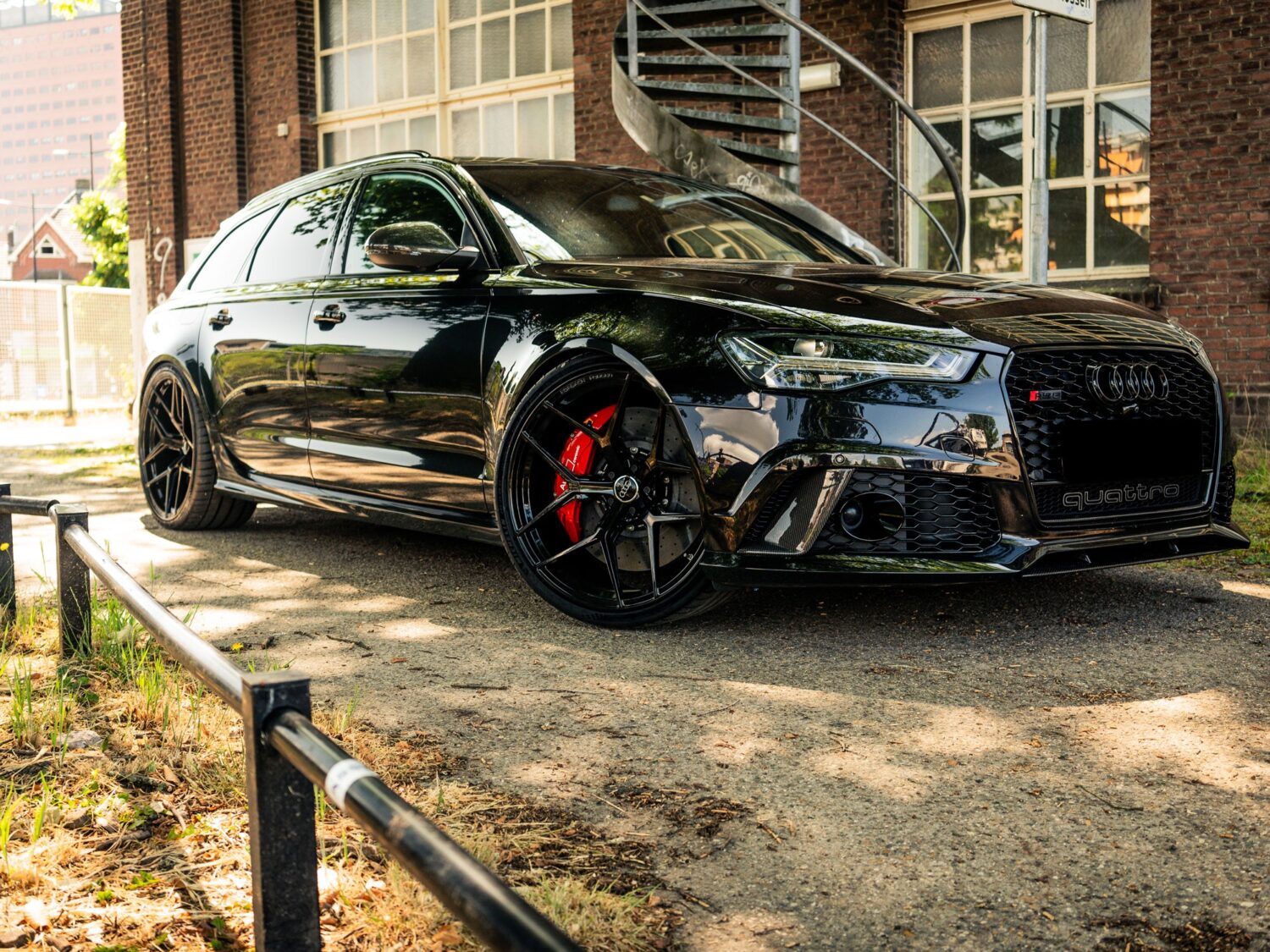 Audi RS6 C7 with 22×10.5-inch Korbach Forged PS1