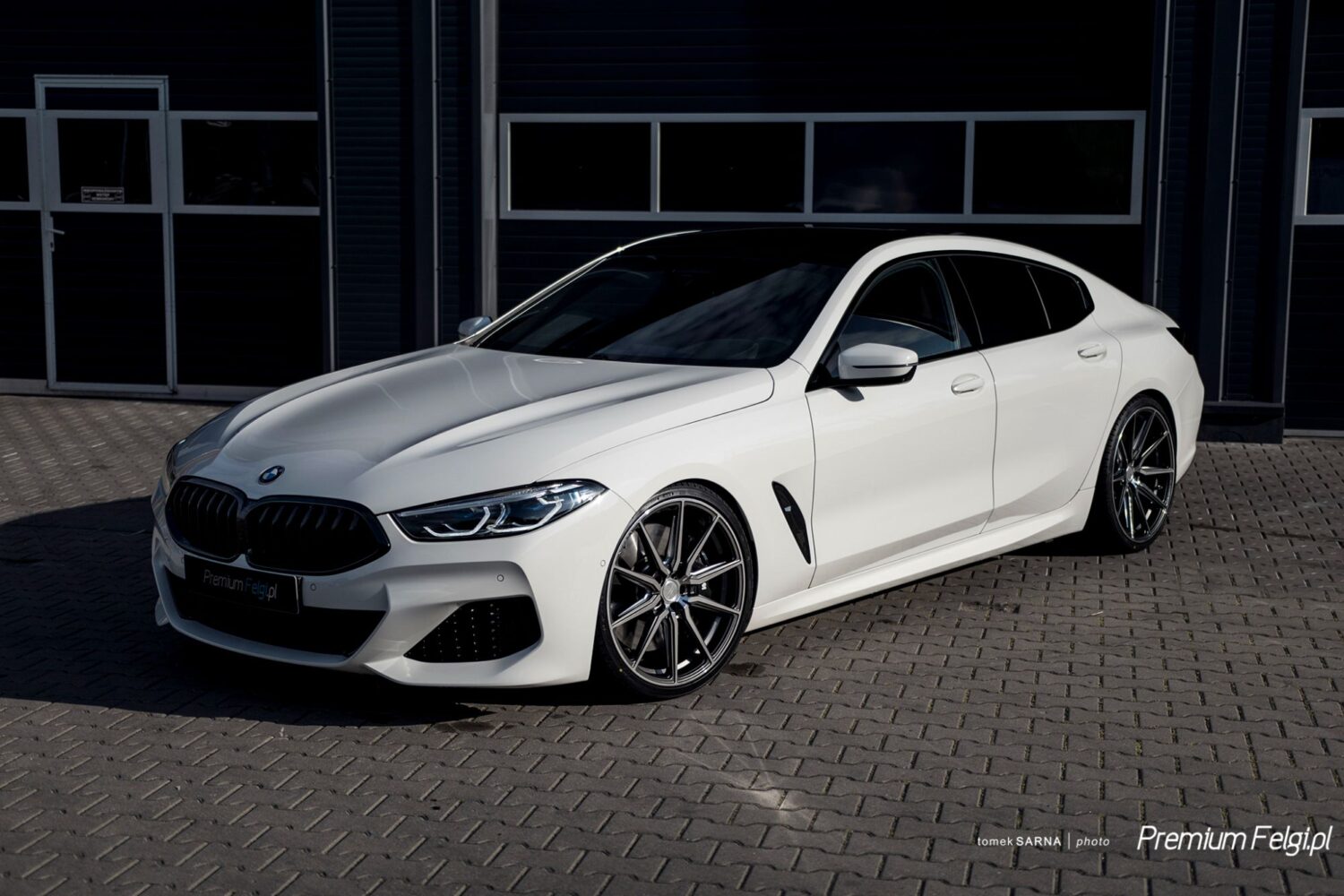 BMW 8 Series G14/G15/G16 with 21×9 and 21×10.5-inch Vossen HF-3
