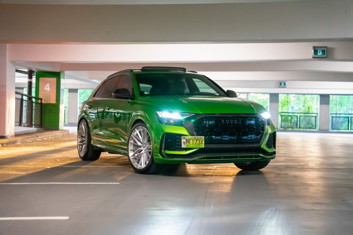 Audi Q8 with 23×10.5-inch Forgelite SV03
