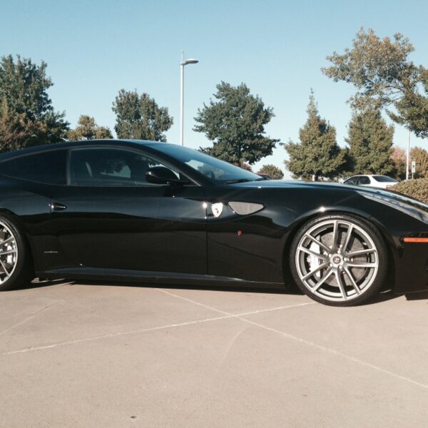 Ferrari FF with 21×9 and 22×12-inch Modulare B30