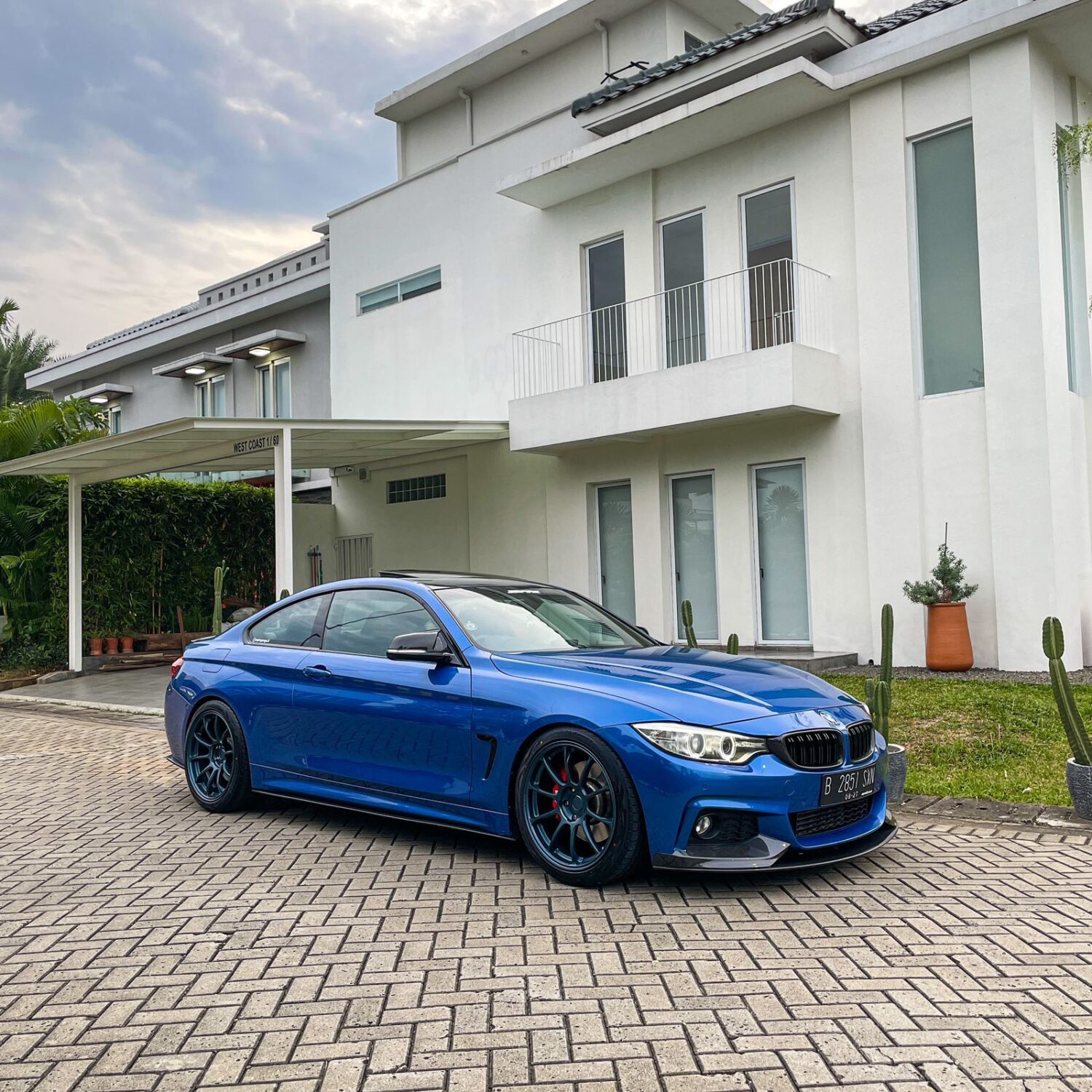 BMW 4 series F3X with 19×9 and 19×10-inch Rays ZE40
