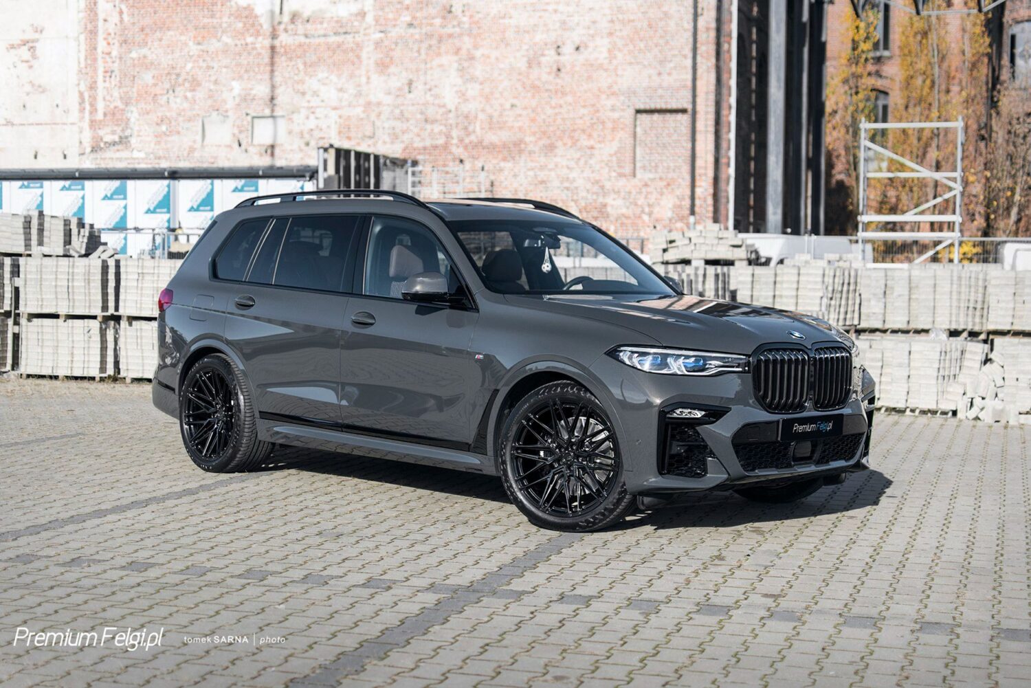 BMW X7 G07 with 22×10 and 22×11-inch BC Forged EH186
