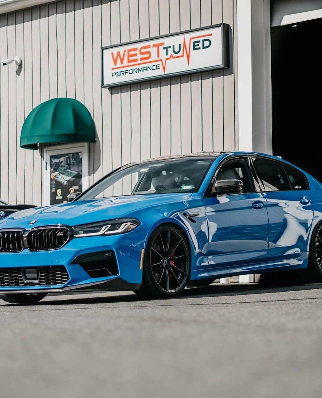 BMW M5 F90 with 21-inch Vision Forged VF007