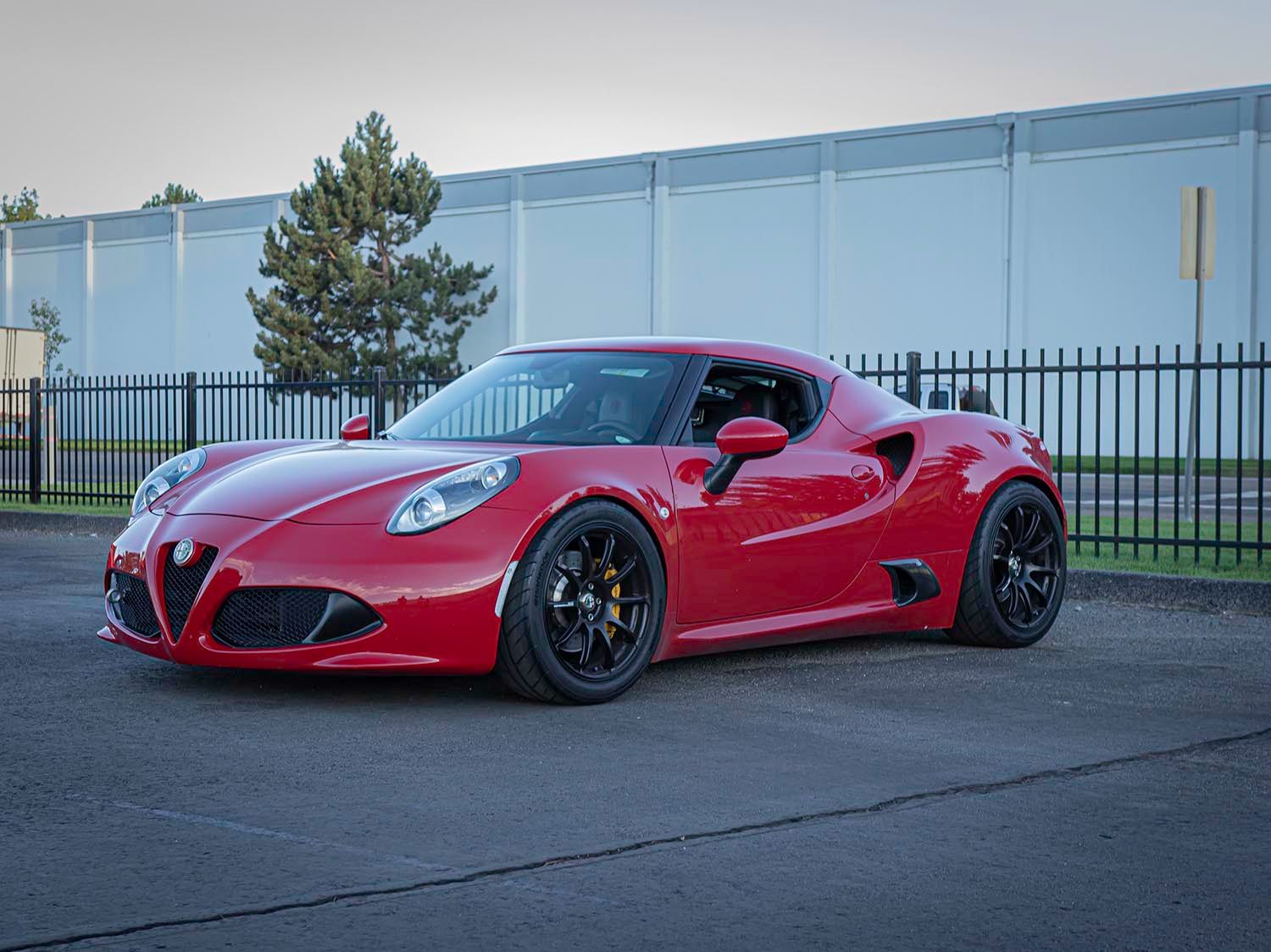 Alfa Romeo 4C with 17×8.5 and 18×9.5-inch Advan RS2