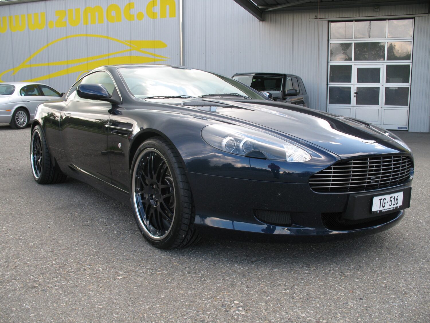 Aston Martin DB9 with 20×9 and 20×10.5-inch Forgeline DE3P
