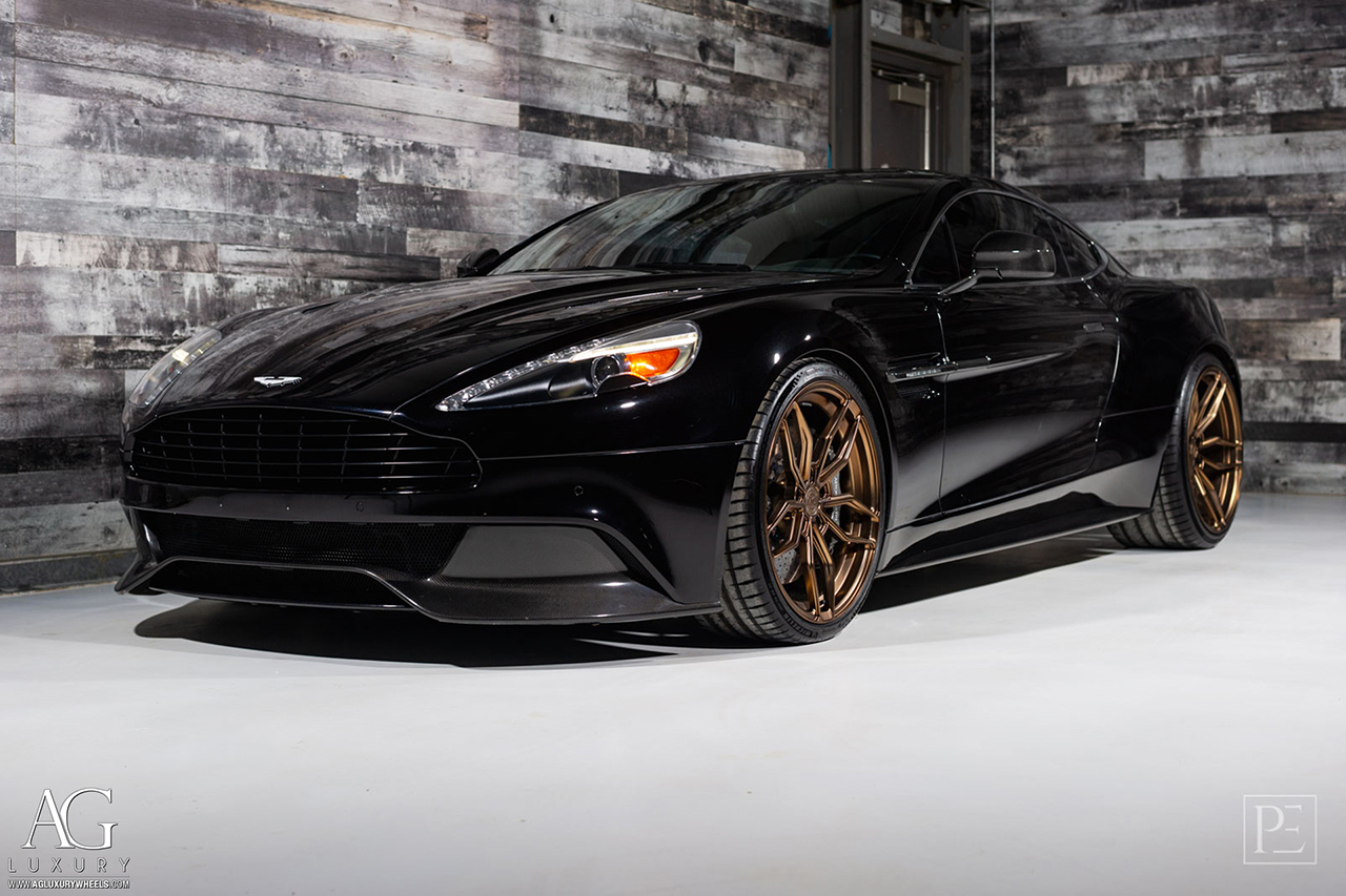 Aston Martin Vanquish with 21×9 and 21×12.5-inch AG Luxury AGL64 Monoblock