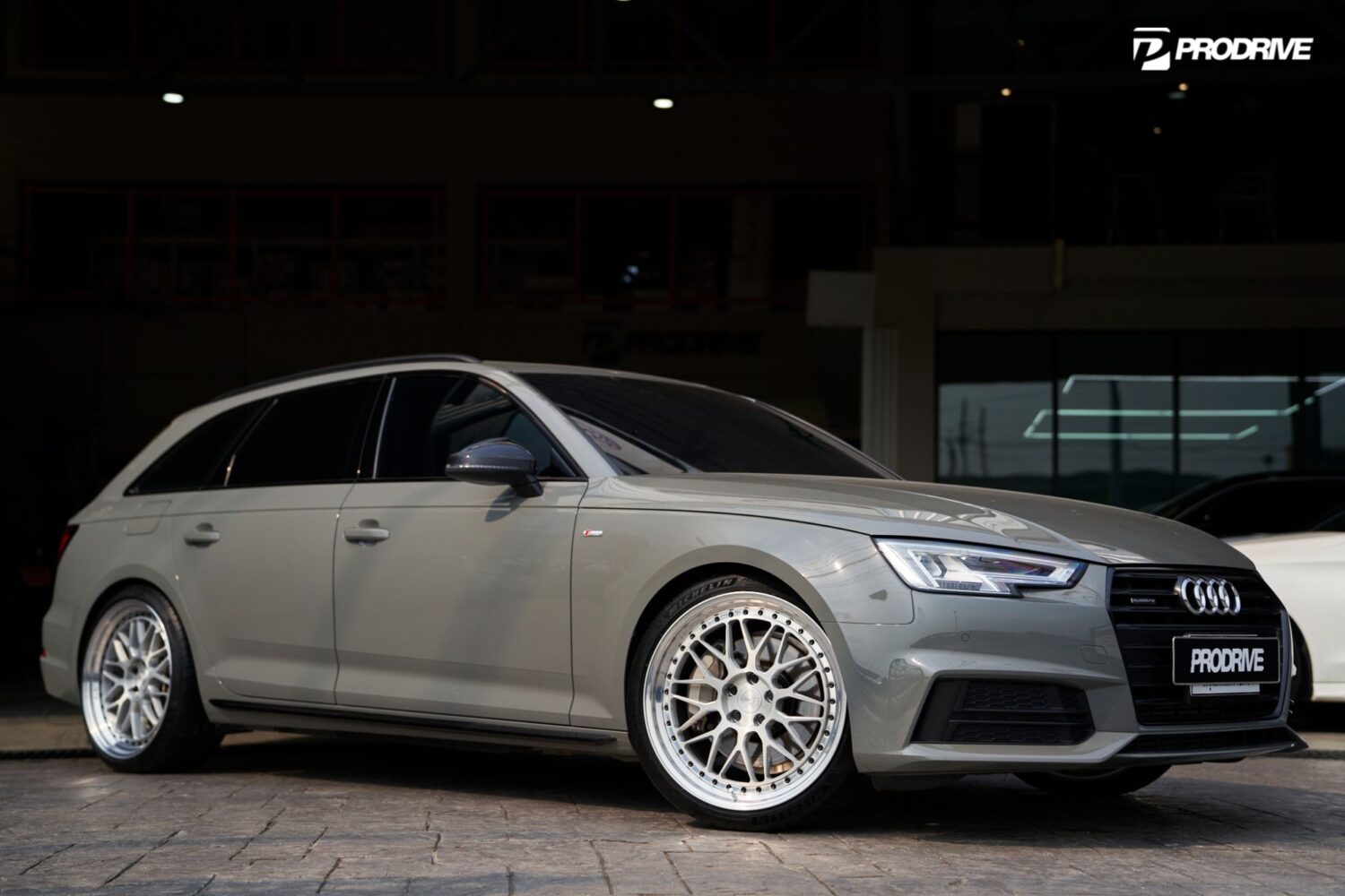 Audi A4 B9 with 20-inch BC Forged MLE81
