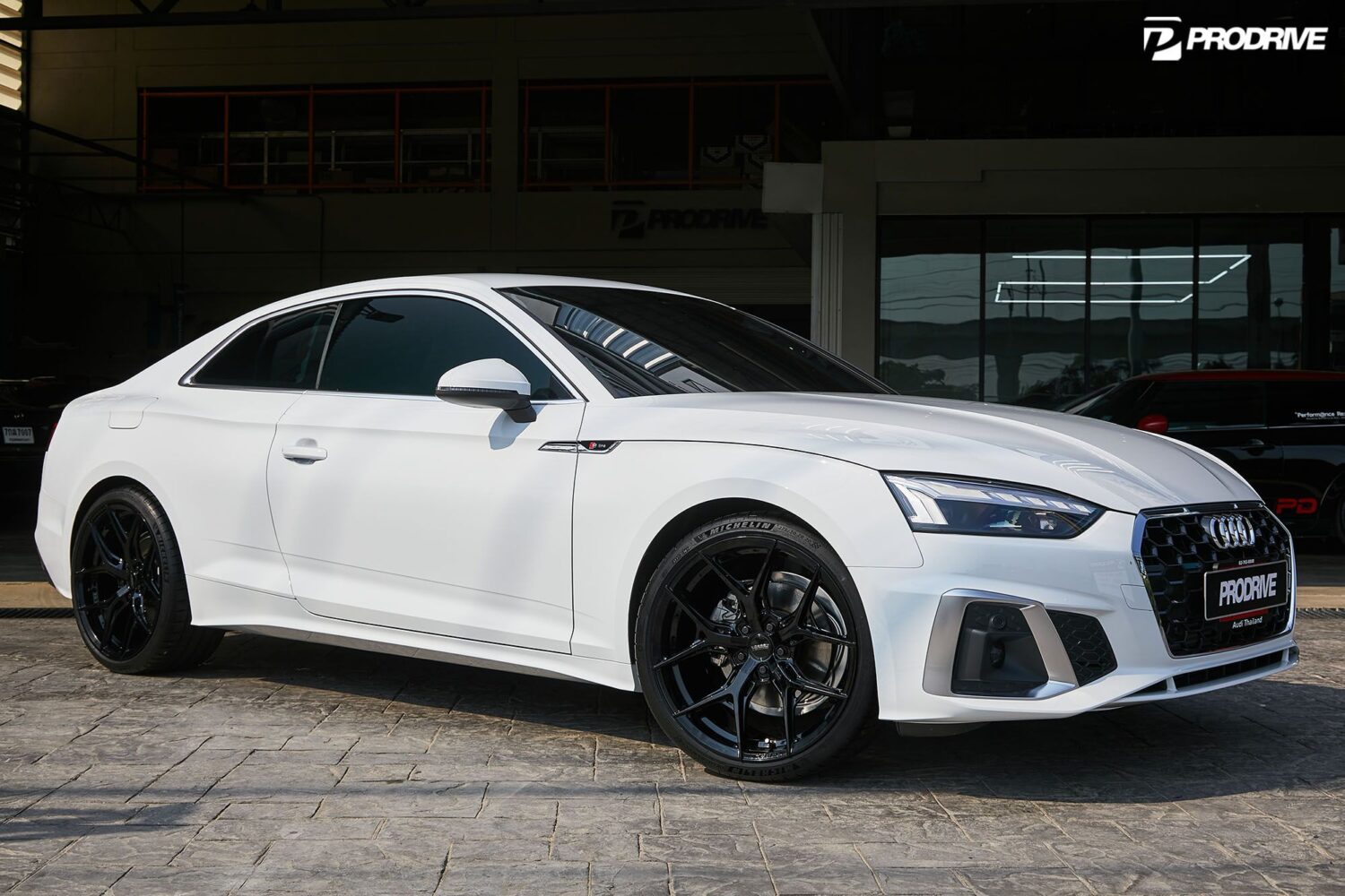 Audi A5 B9 with 20×10.5-inch Vossen HF-5