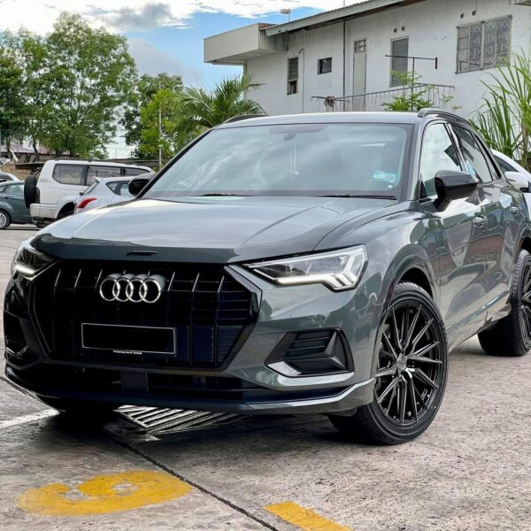 Audi Q3 with 20×9.5-inch Vossen HF-4T