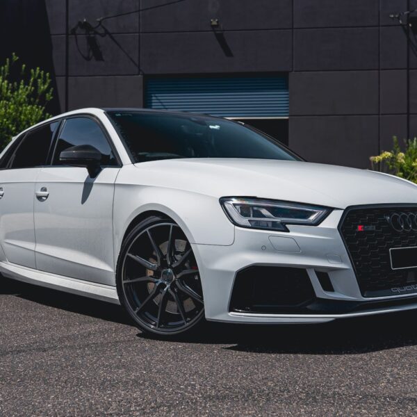 Audi RS3 8V Hatch with 19-inch Vossen HF-3