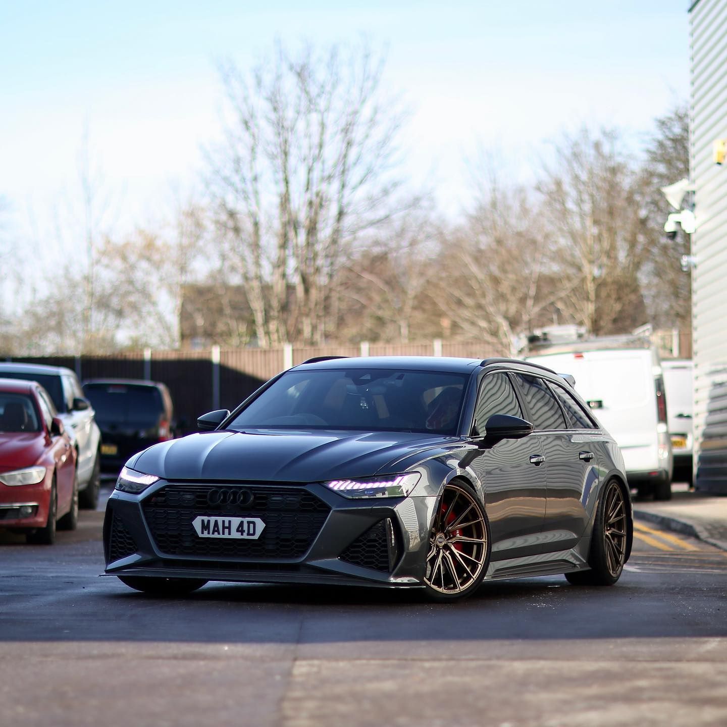Audi RS6 C8 with 22×10.5-inch Vossen HF-4T
