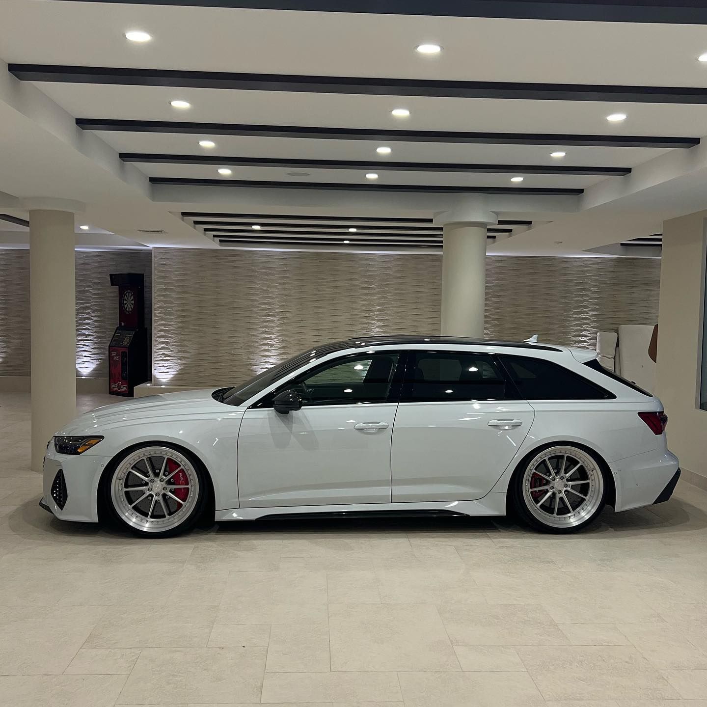 Audi RS6 C8 with 22×11-inch Supreme Forged SP2
