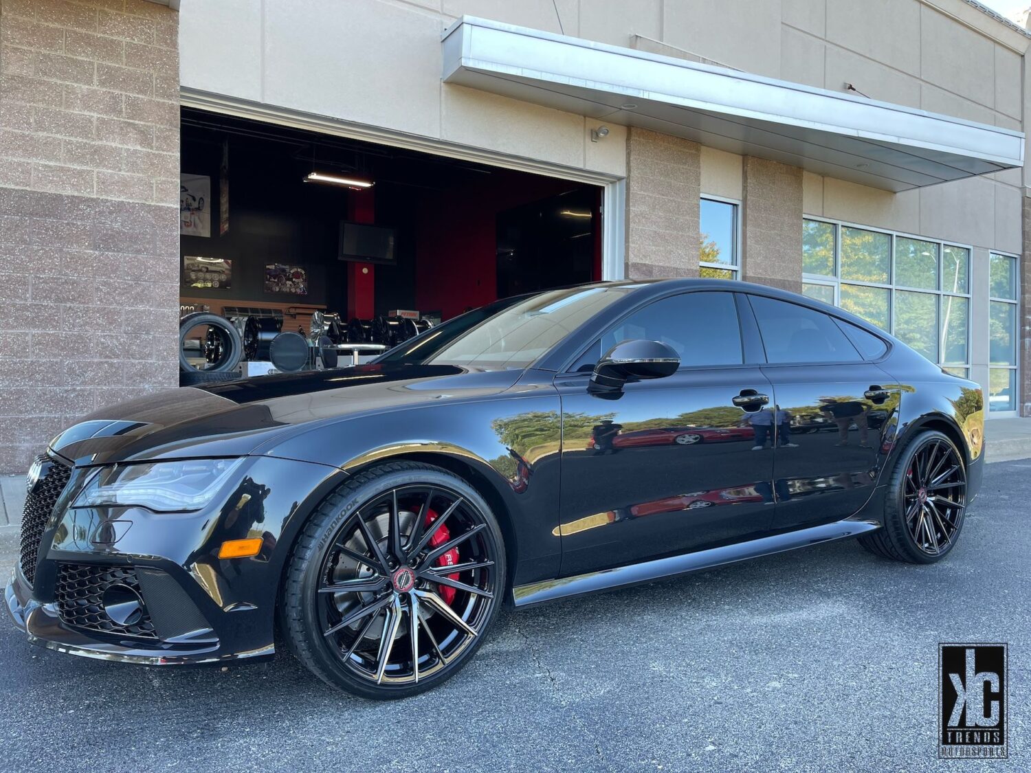 Audi RS7 C7 with 21×10.5-inch Vossen HF-4T
