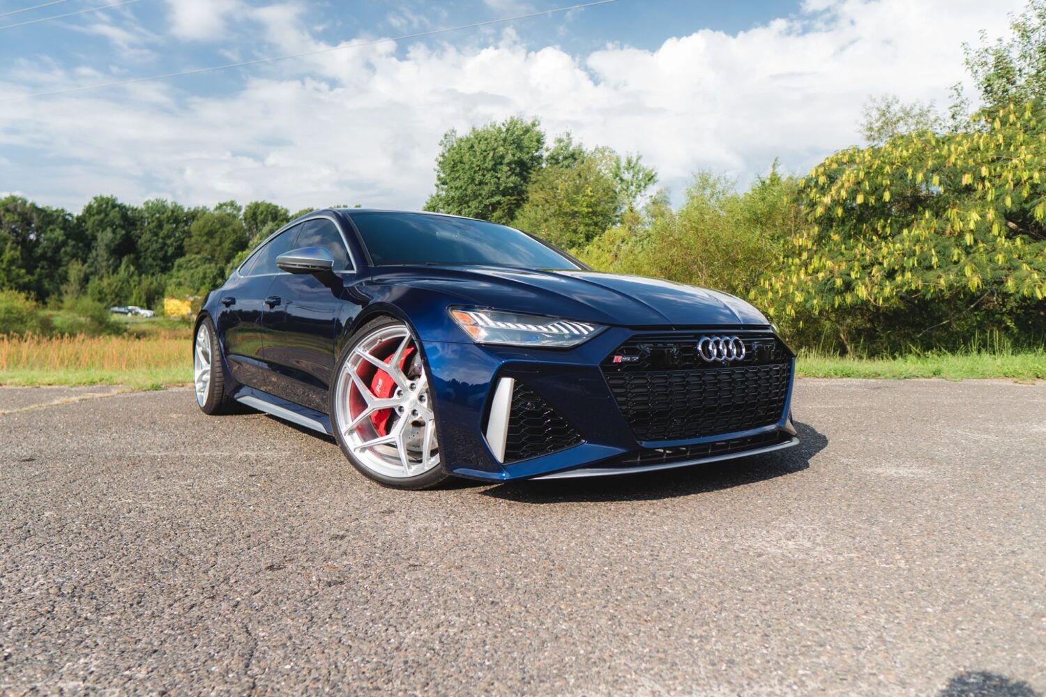 Audi RS7 C8 with 22×11-inch Signature SV107
