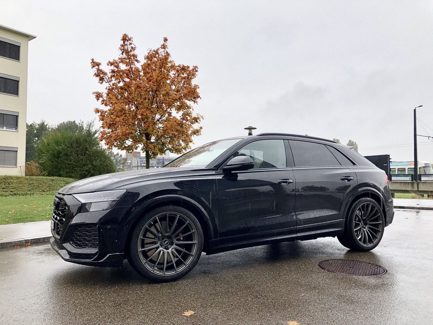 Audi Q8 with 23×10.5-inch BC Forged RZ35
