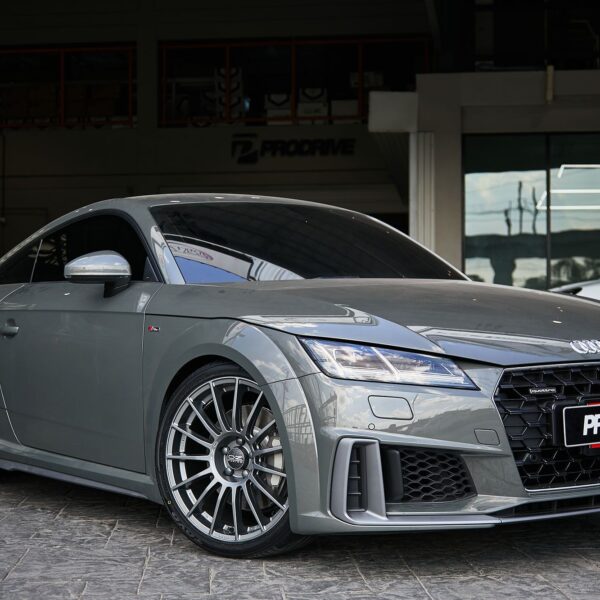 Audi TT 8S with 19-inch OZ Superturismo LM