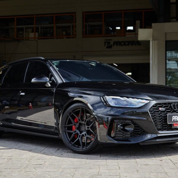 Audi RS4 B9 with 20-inch ADV.1 ADV7 M.V1 CS