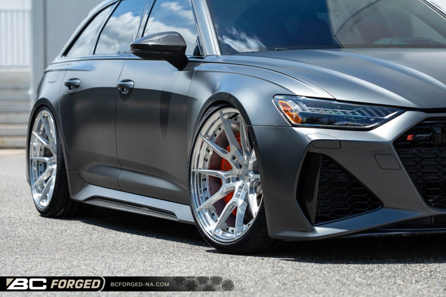 Audi RS6 C8 with 22×10.5-inch BC Forged HCA674S
