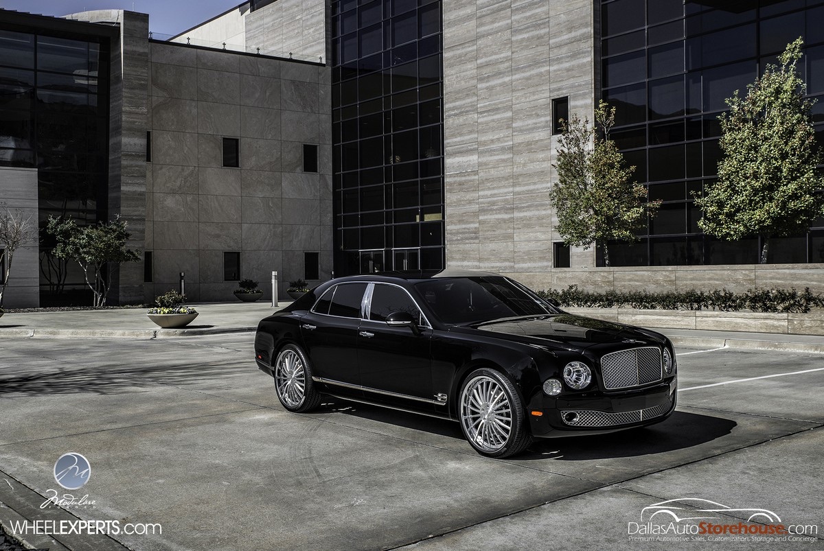 Bentley Mulsanne with 24×10-inch Modulare M20