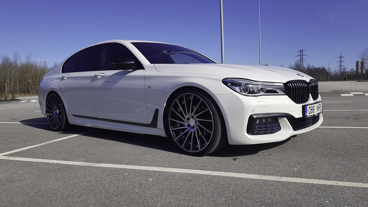 BMW 7 Series G11/G12 with 22×9 and 22×10.5-inch Road Force RF16
