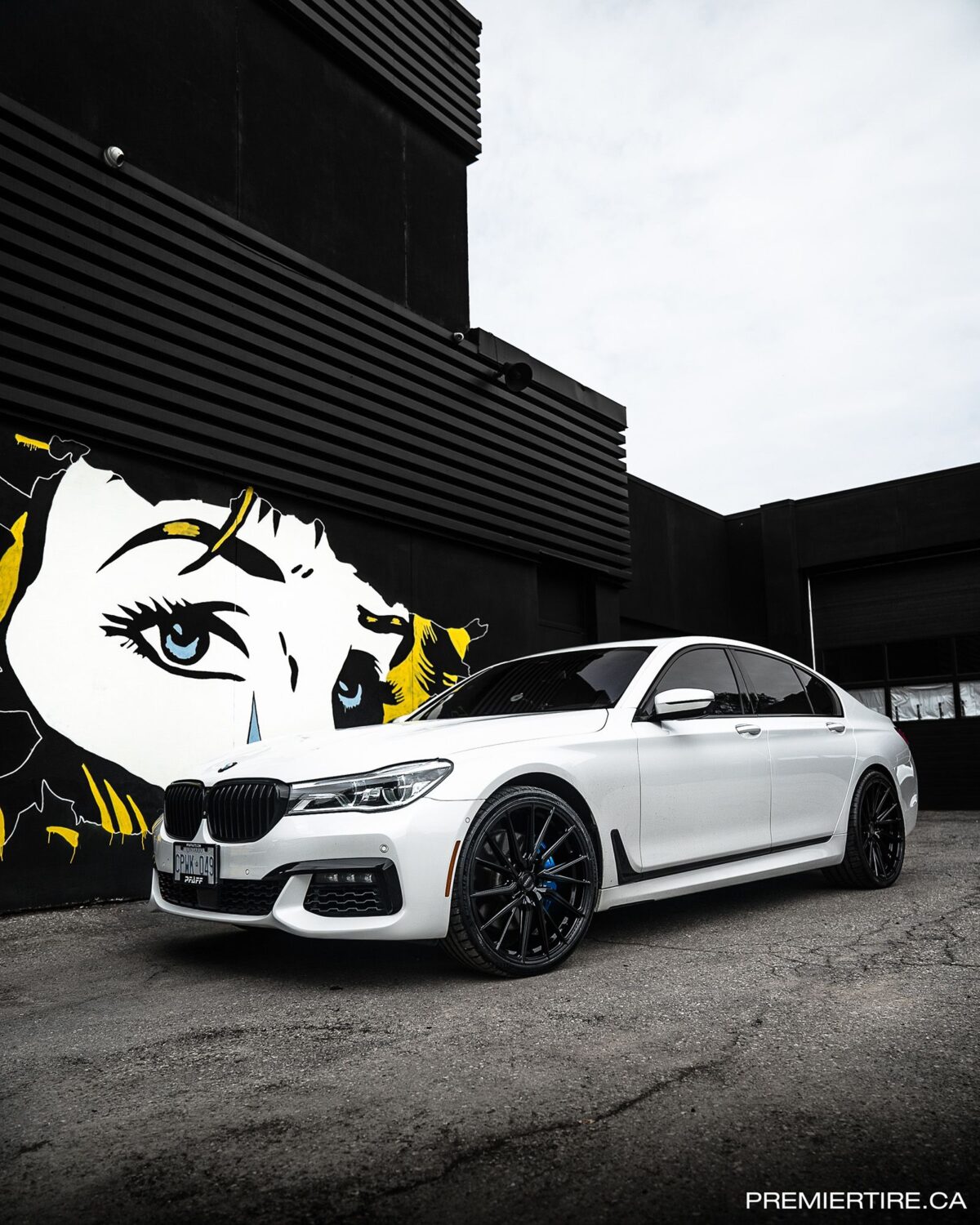 BMW 7 Series G11/G12 with 22×9 and 22×10.5-inch Vossen HF-4T
