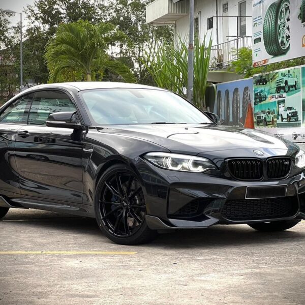 BMW M2 F87 with 20-inch Niche Rainer M240