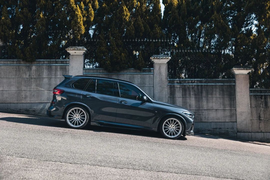 BMW X5 G05 with 22×10 and 22×11-inch Avant Garde M615
