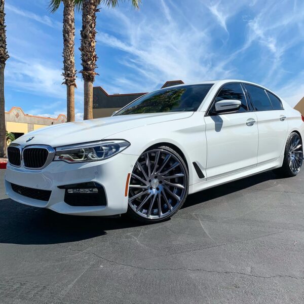 BMW 5 Series G30 with 22×9 and 22×10.5-inch Road Force RF16