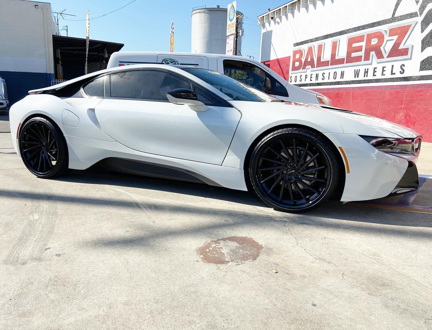 BMW i8 with 22×9 and 22×10.5-inch Giovanna Spira FF
