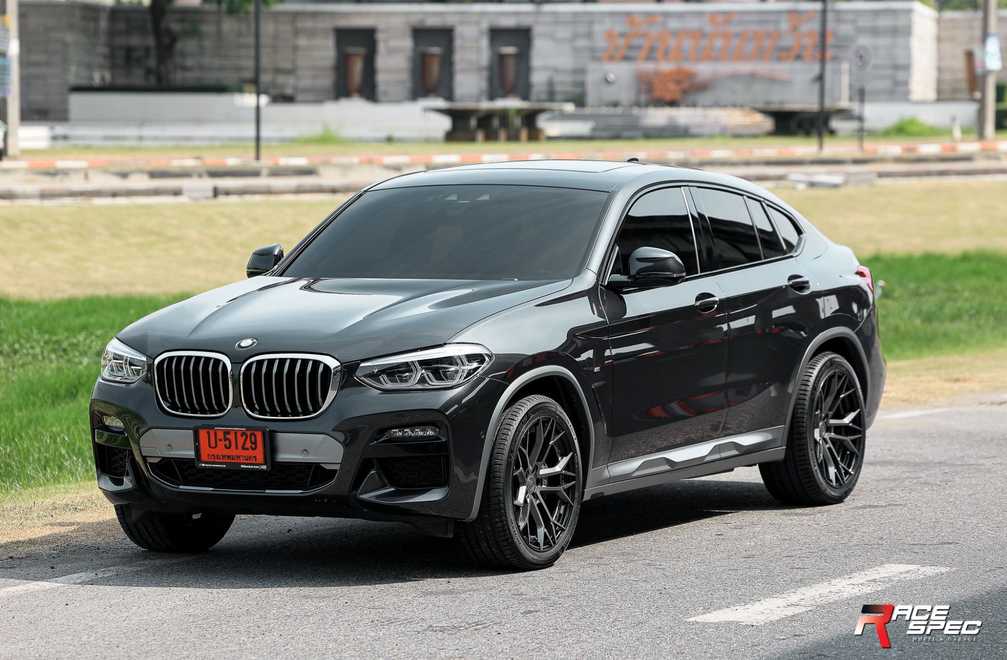 BMW X4 with 20×9 and 20×10-inch BC Forged HCA193S