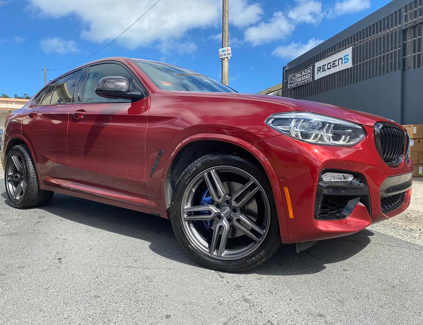 BMW X4 with 20×9 and 20×10.5-inch Vossen HF-1
