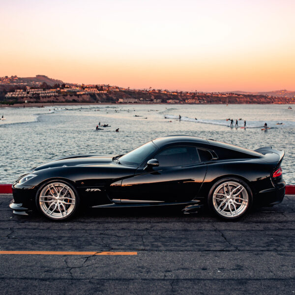 Dodge Viper with 19×11 and 19×13-inch Vorsteiner VFN-519