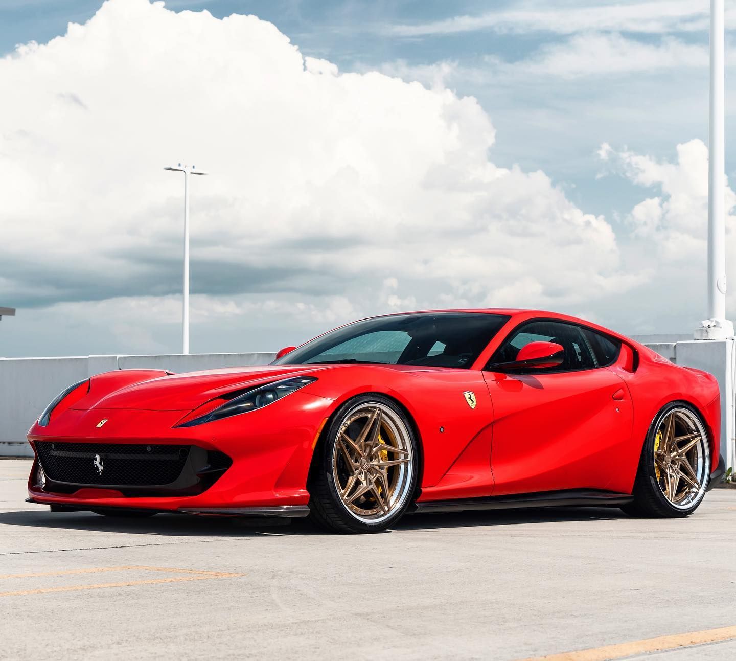 Ferrari 812 Superfast with 21×10.5 and 22×13-inch ANRKY S3-X3
